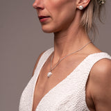 Ohrstecker Yuki | weißer Beton